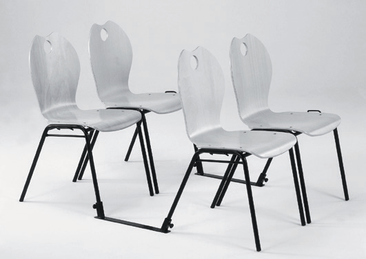 Rangée de sièges fixée à la rangée suivante